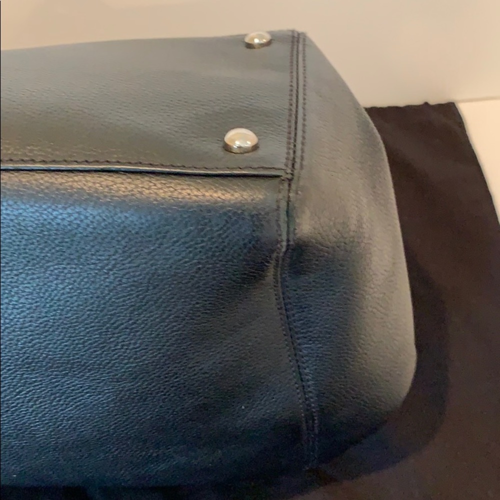 Authentic CHANEL black leather tote - Picture 4 of 8